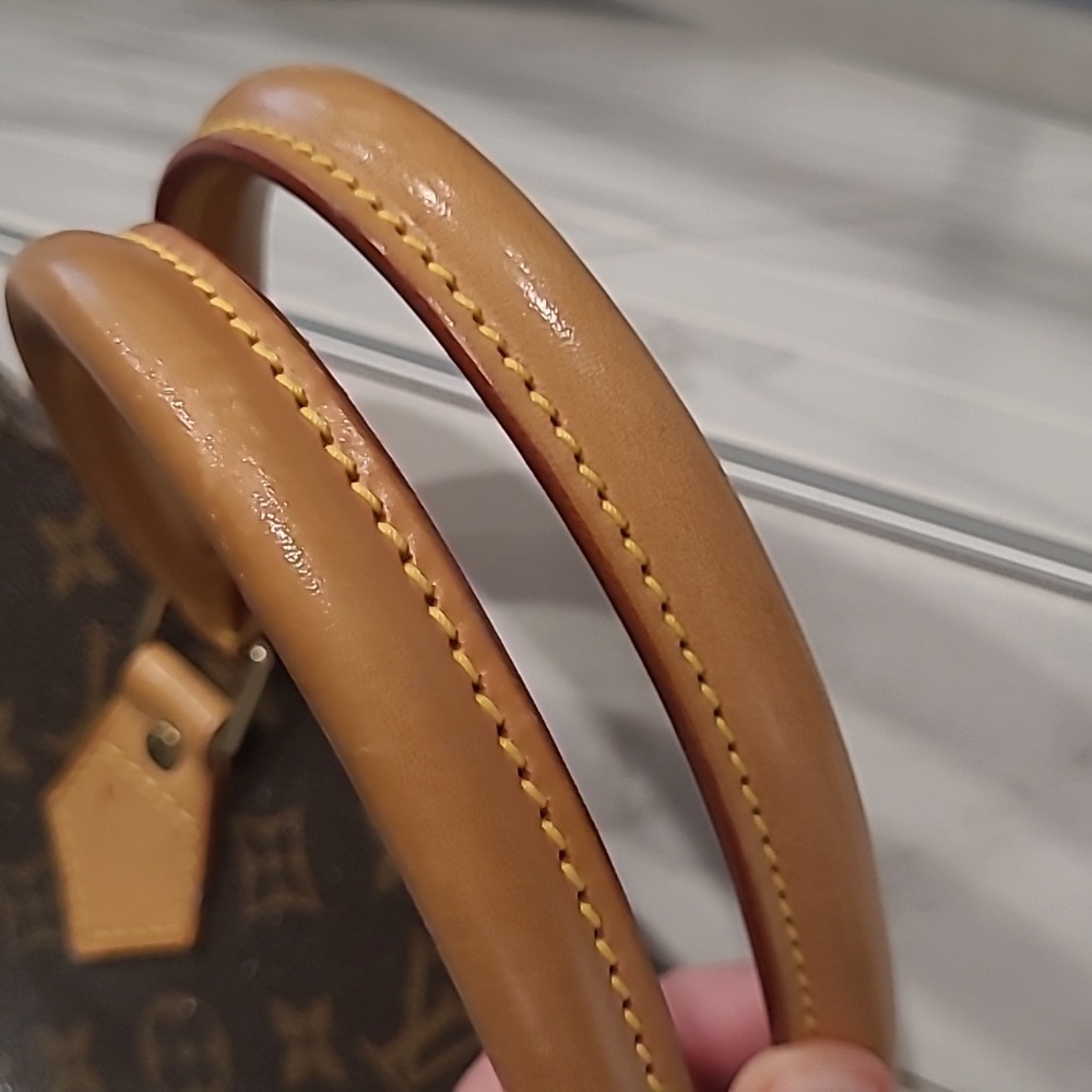 SOLD - Authentic Louis Vuitton - Picture 3 of 11